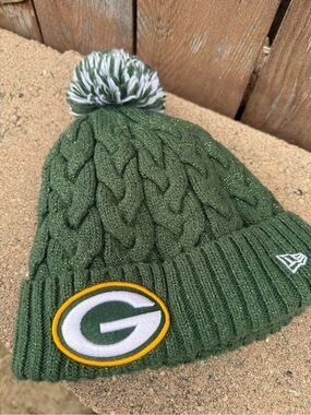 Green Bay Packers Women’s NFL Green Sparkle Knit Pom Beanie Sherpa Lined Hat
